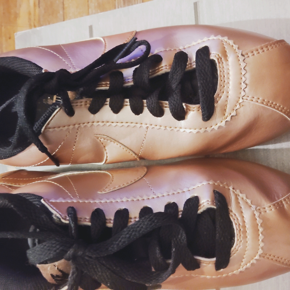 Sleek Black and Brown Sneakers with Classic Design